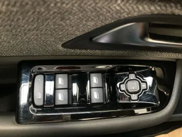 Car image 35