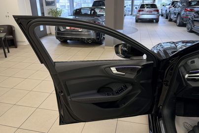 Car image 31