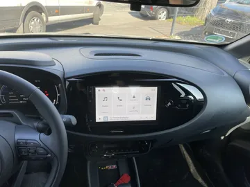 Car image 13