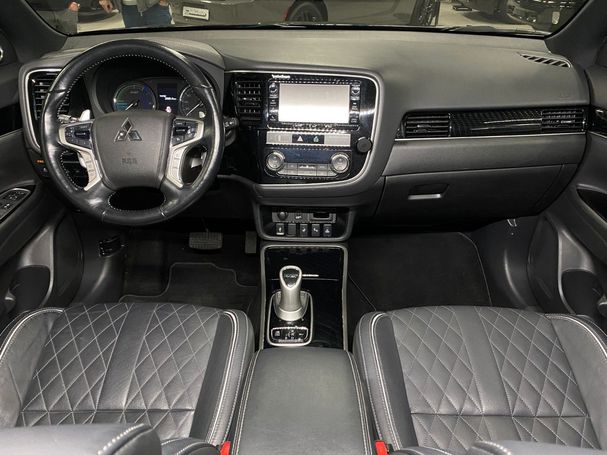 Mitsubishi Outlander 2.4 Top 4WD 165 kW image number 16