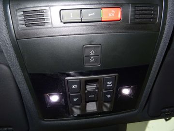 Car image 36