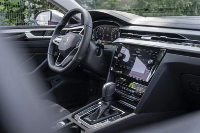 Car image 14