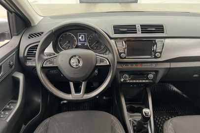 Car image 12