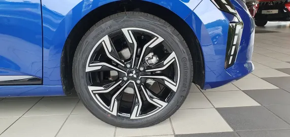 Car image 30