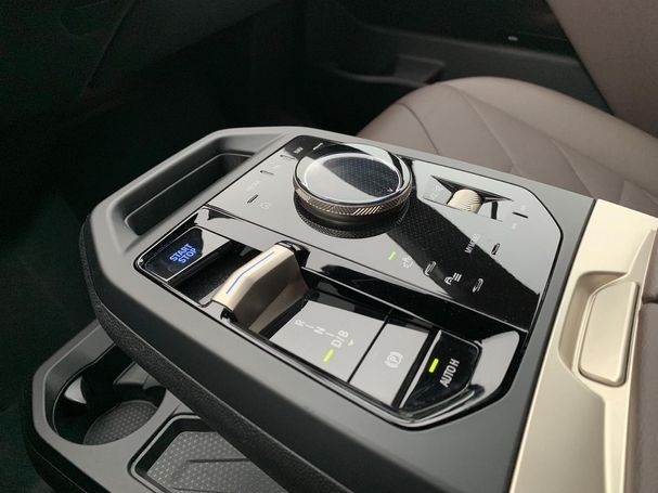 BMW iX xDrive 240 kW image number 23