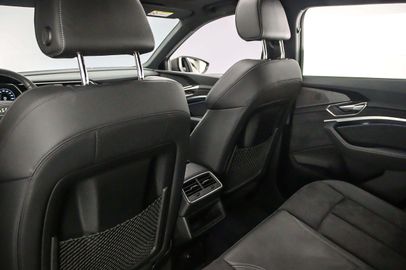 Car image 41