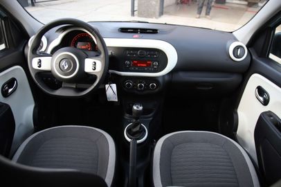 Car image 12