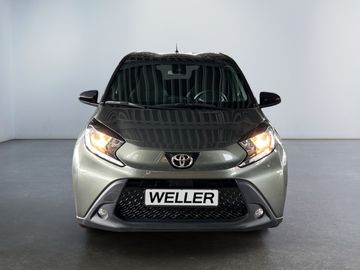 Car image 3