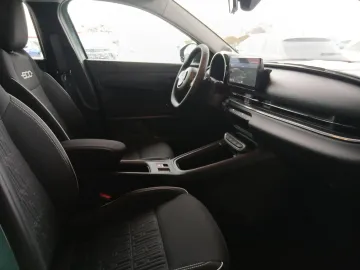 Car image 16