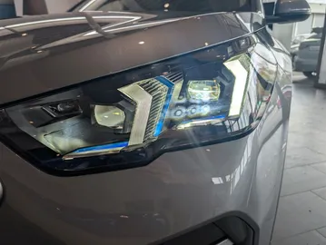Car image 27