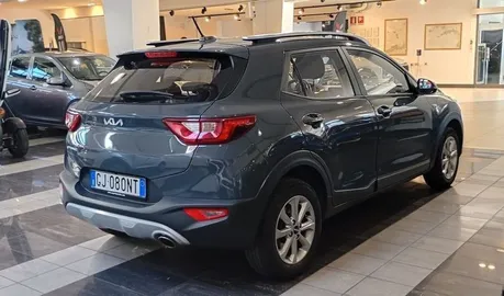 Car image 4