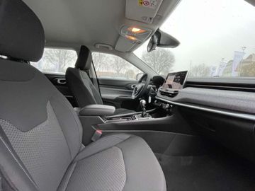 Car image 14