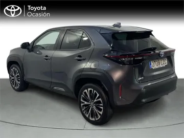 Car image 4