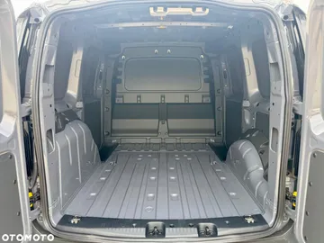 Car image 32