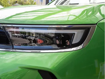 Car image 25