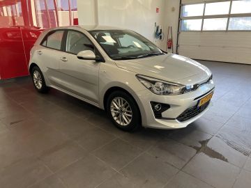 Car image 22