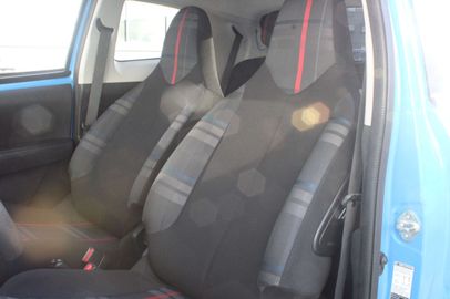 Car image 11