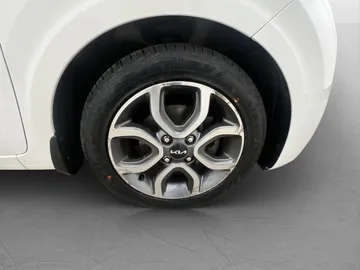 Car image 30