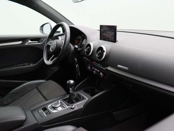 Car image 32