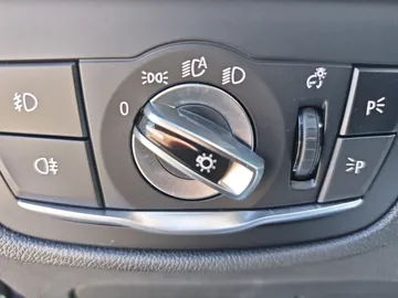 Car image 28