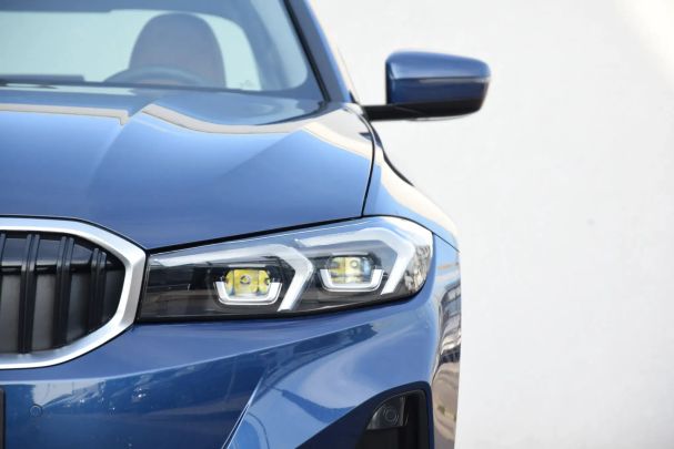 BMW 320i 135 kW image number 6