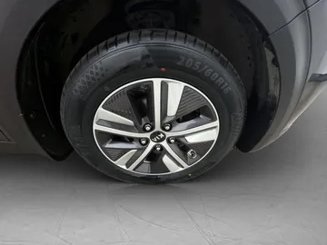 Car image 28
