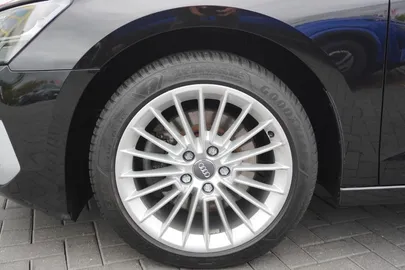 Car image 30