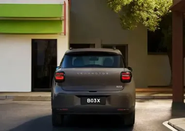 Car image 3