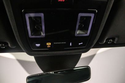 Car image 36