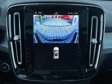 Car image 30
