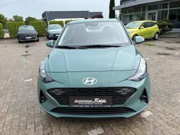 Car image 4