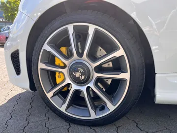 Car image 32