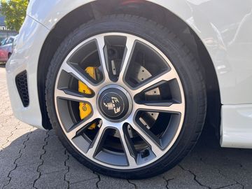 Car image 32