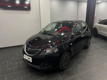 Car image 2