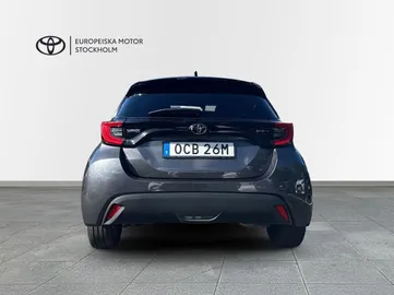 Car image 3