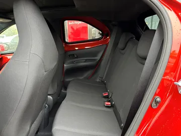 Car image 15