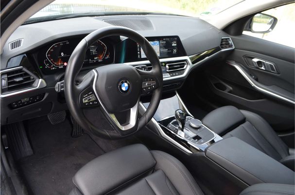 BMW 320i Touring 135 kW image number 4