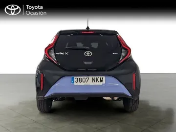 Car image 3